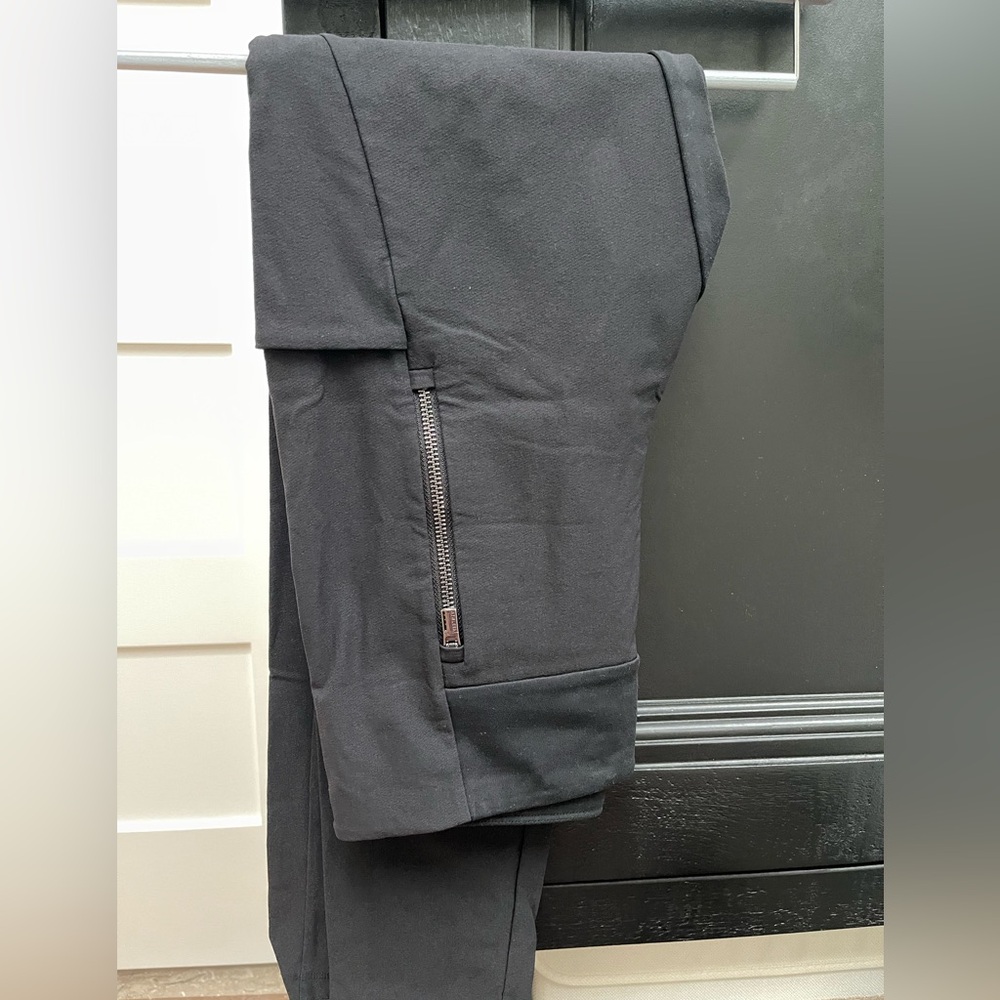 Women's Athleta Black Ankle Pants with pockets